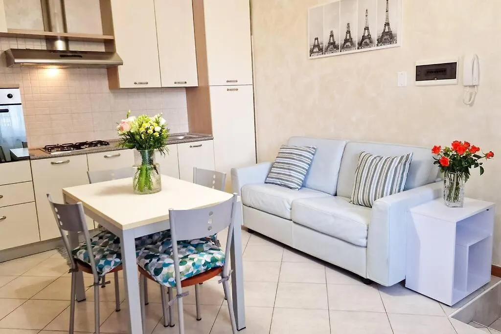 A 5 Minuti Metro M2 Milano Casa Nella Corte contacts